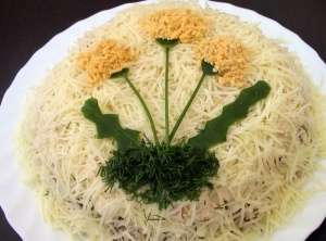 Мясной салат Одуванчик