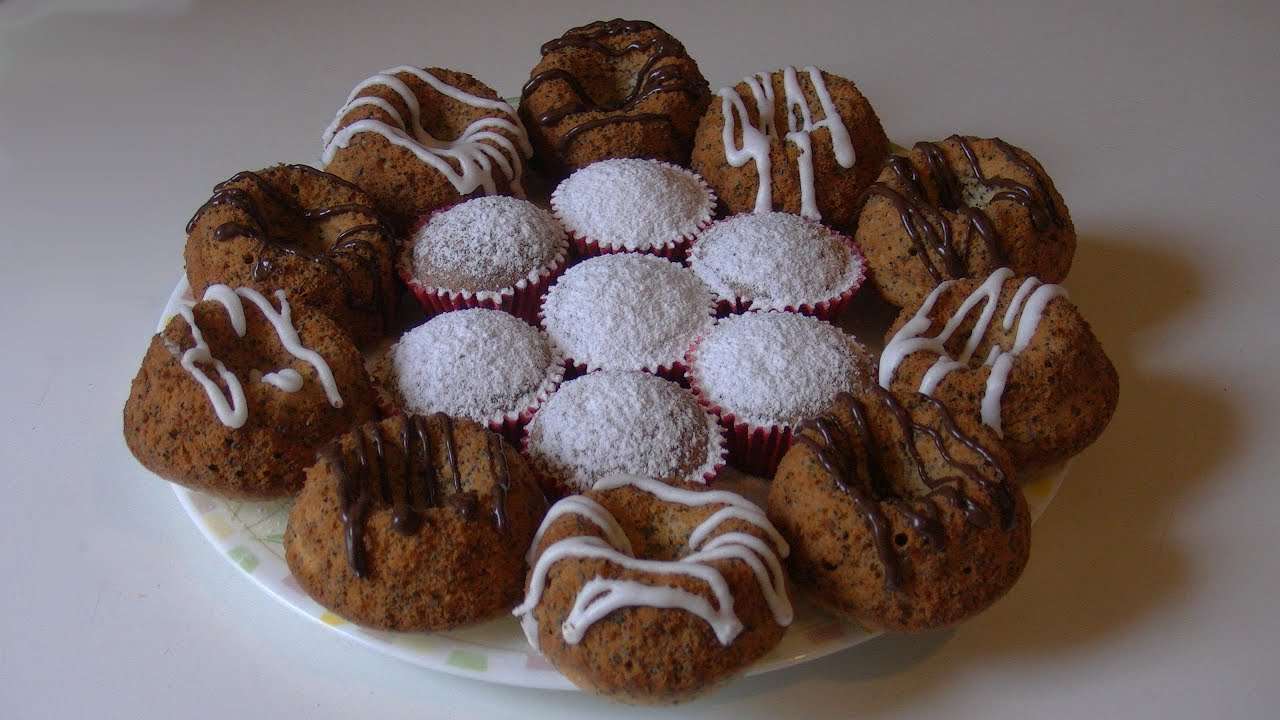 Пышные маффины с маком/Lush muffins with poppy seeds .