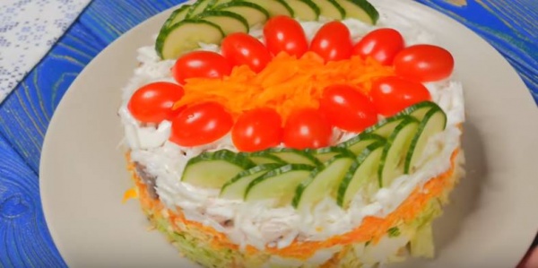 Праздничные салаты на день рождения и Новый год – 6 видео рецептов